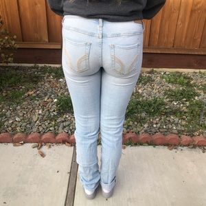 Light washed skinny jeans